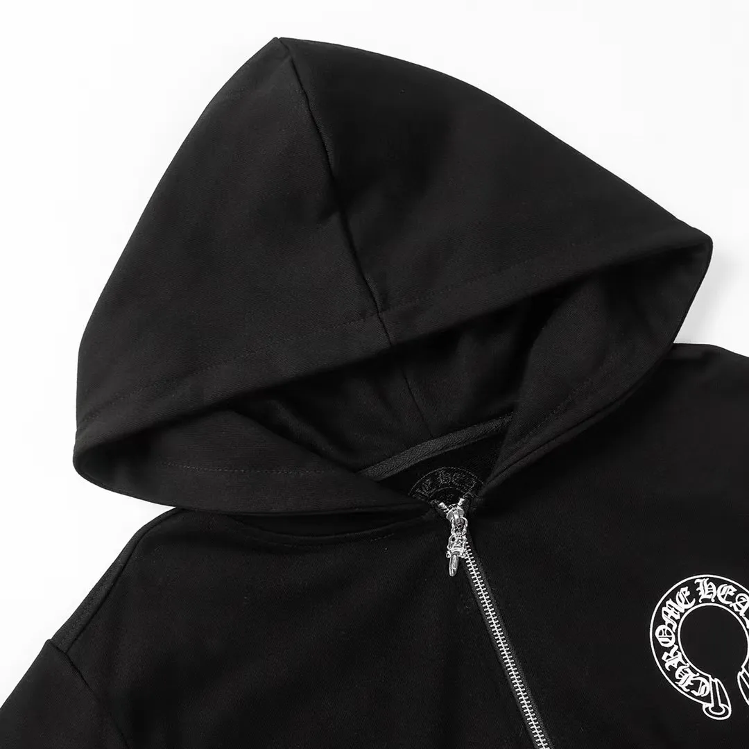 P240 Cross-border running quantity model, please do not place an order if you are pursuing quality - Chrome Hearts/Chrome Hearts 23ss scroll horseshoe print zipper sweatshirt cardigan jacket - High weight, high density and high quality. The wool is soft, delicate and skin-friendly. It feels soft and silky. It has excellent warmth and skin-friendly properties. - Custom-woven and dyed, no color difference. No matter the fabric or workmanship details, it beats the ordinary version on the market. - Hardware and zipper accessories are all customized, full of details - Color: black white -Size: S M L XL
